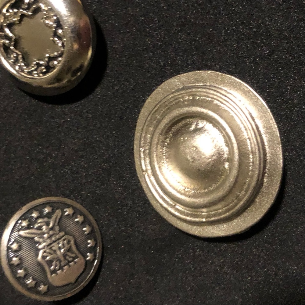 Vintage Buttons - Picture 6 of 7